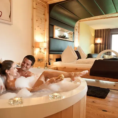 Winzer Wellness & Kuscheln 酒店 4*