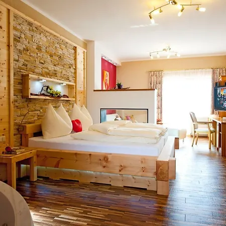 Winzer Wellness & Kuscheln 酒店 4*