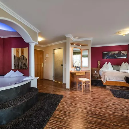 Отель Winzer Wellness & Kuscheln