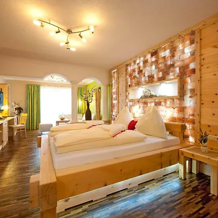 Winzer Wellness & Kuscheln 酒店 4*