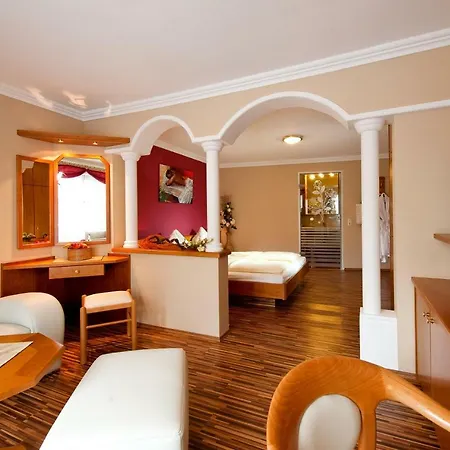 Отель Winzer Wellness & Kuscheln
