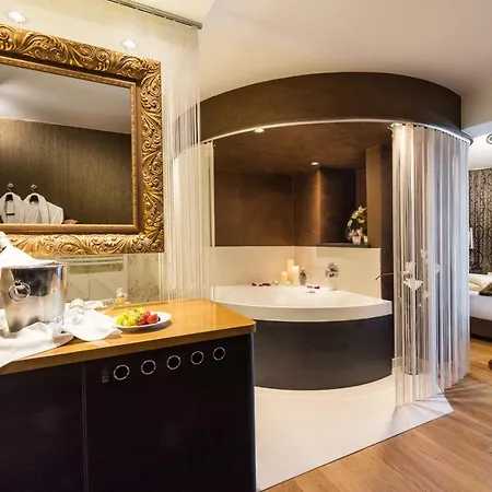 Winzer Wellness & Kuscheln 酒店 4*