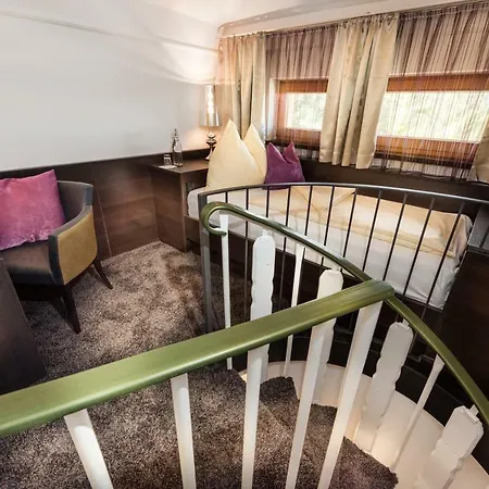 Отель Winzer Wellness & Kuscheln 4*
